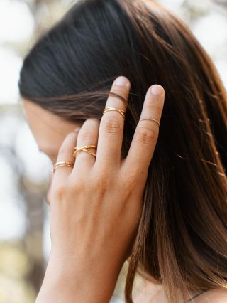 Naše prstýnky jsou stvořené pro vrstvení i každodenní nošení ✨💛 #minimalistjewelry #zlatesperky #sperkyspribehem #darek...